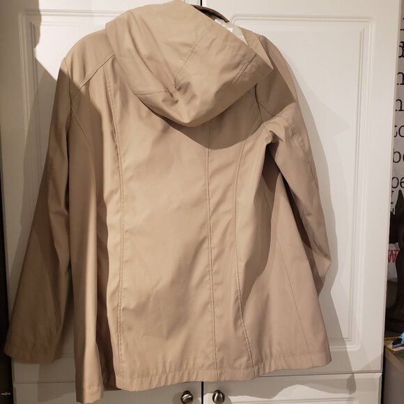 Brand New Spring Jacket from Laura - Picture 2 of 7